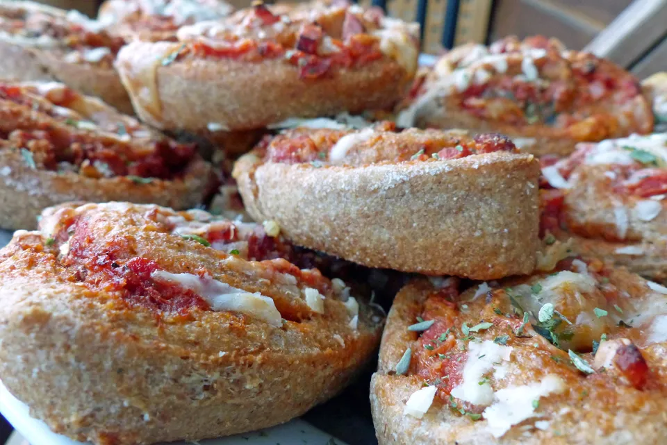 Pizzaschnecken aus Topfenteig, Quarkteig