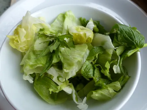 Salat mit Baldrian