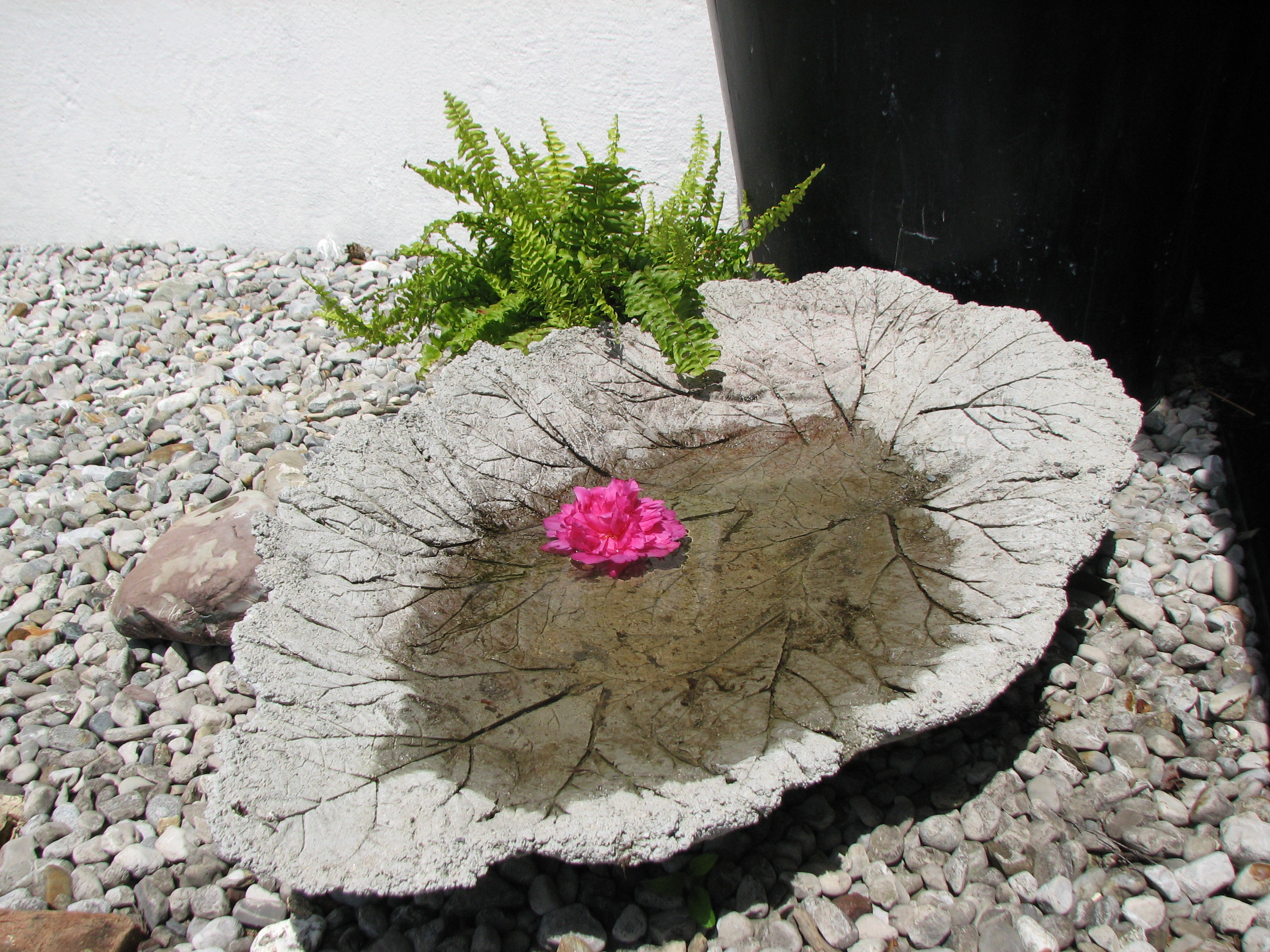 Vogeltränke aus Feinbeton selber machen