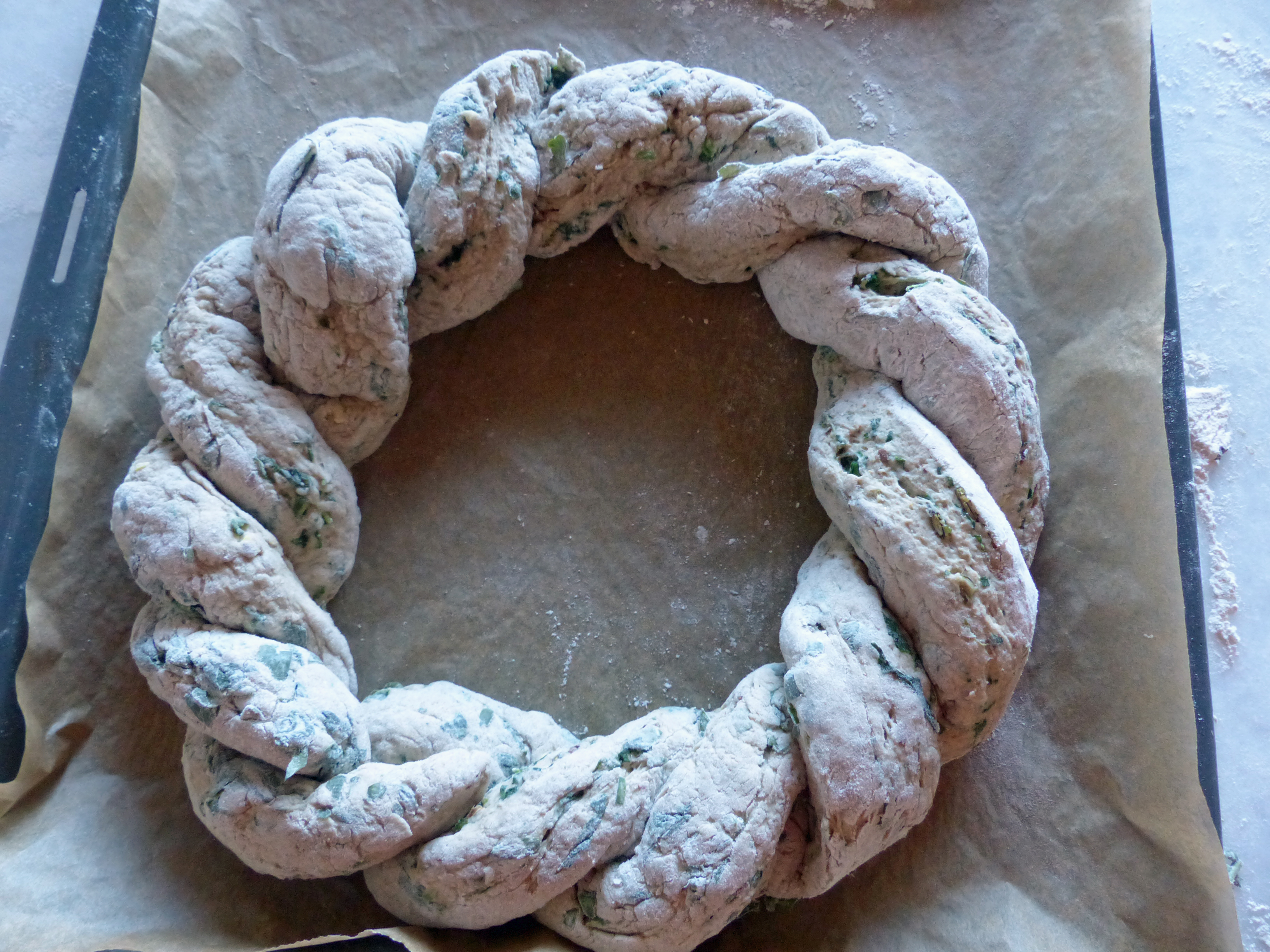 Brotkranz mit Wildpflanzen