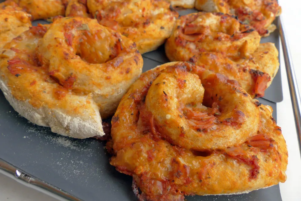 Pizzaschnecken aus Hefeteig