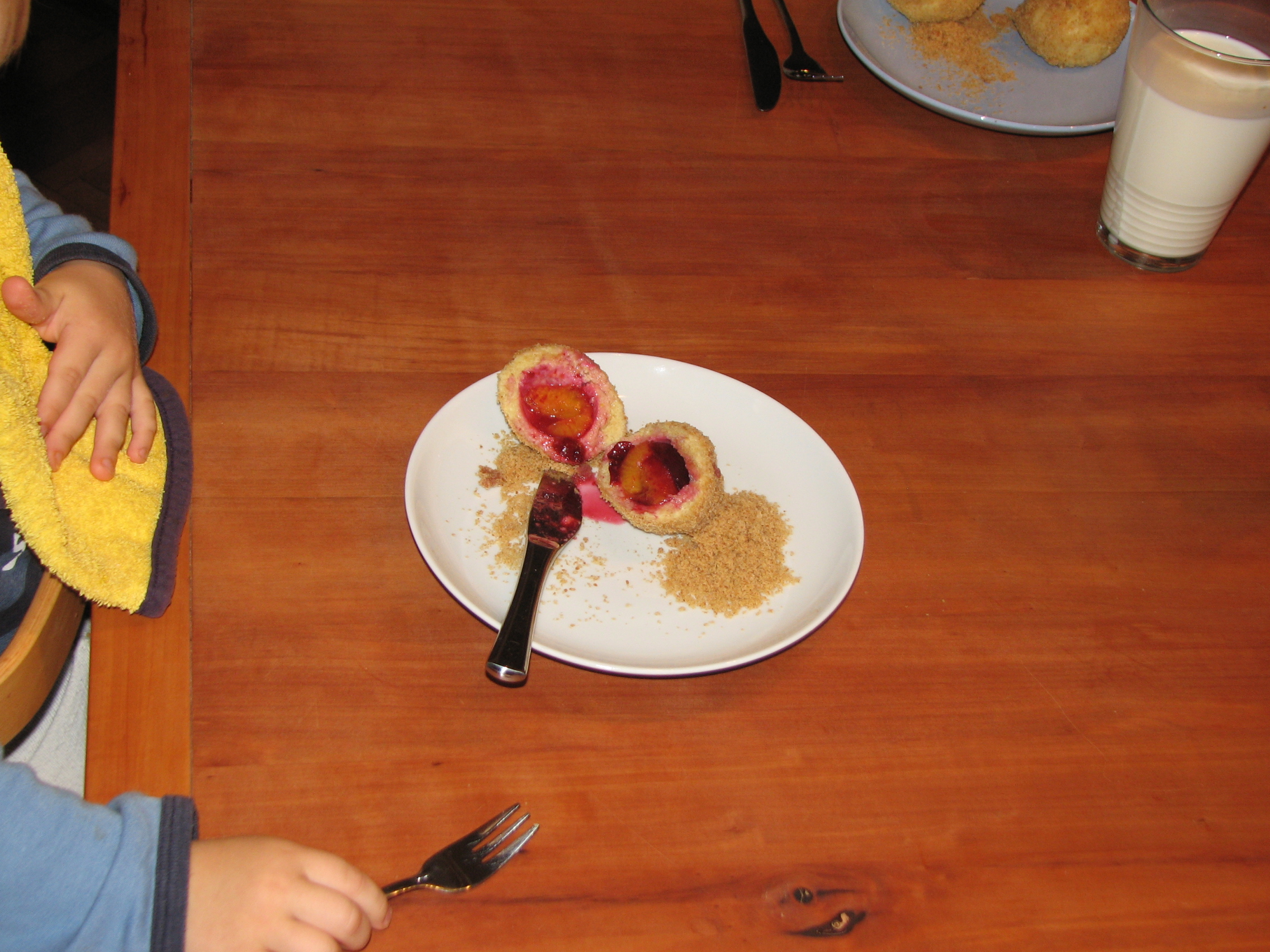 <p>Zwetschkenknödel dürfen auch die Kleinen probieren.</p>