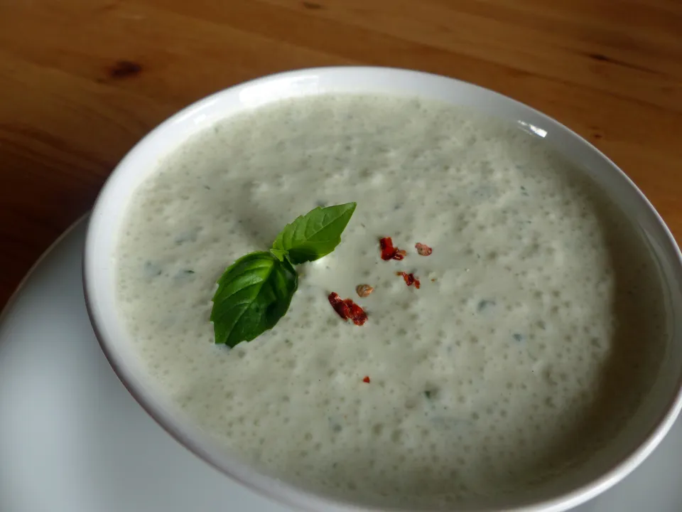 Basilikumsauce mit Chili