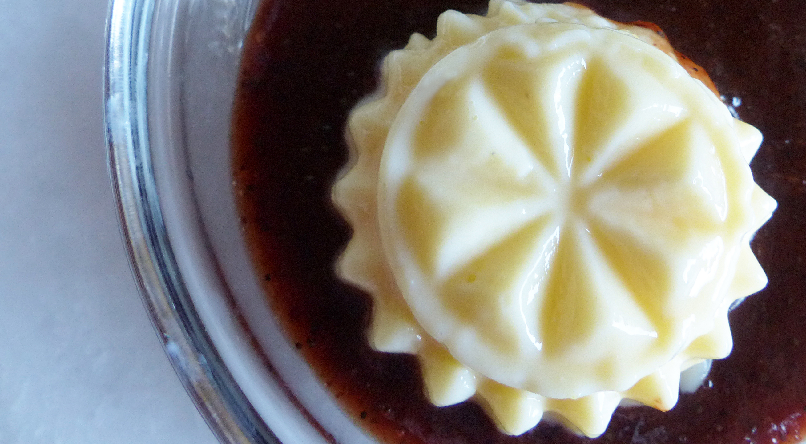 Vanillepudding mit Fruchtsauce