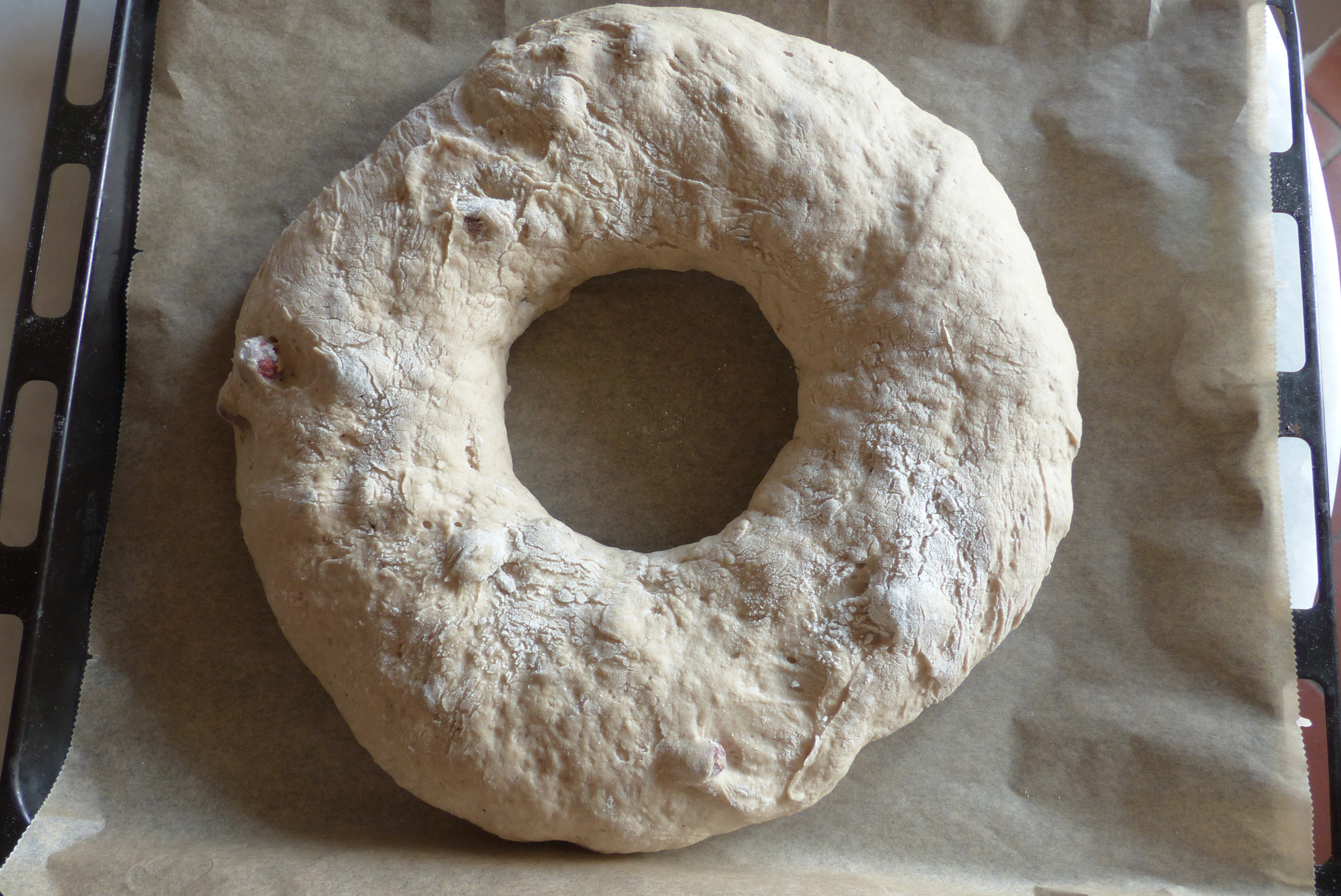 Ringbrot mit Haselnüssen