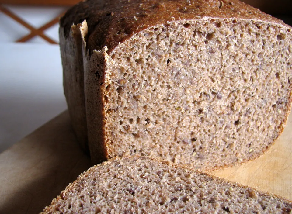 Roggenbrot mit Sauerteig per Brotbackautomaten