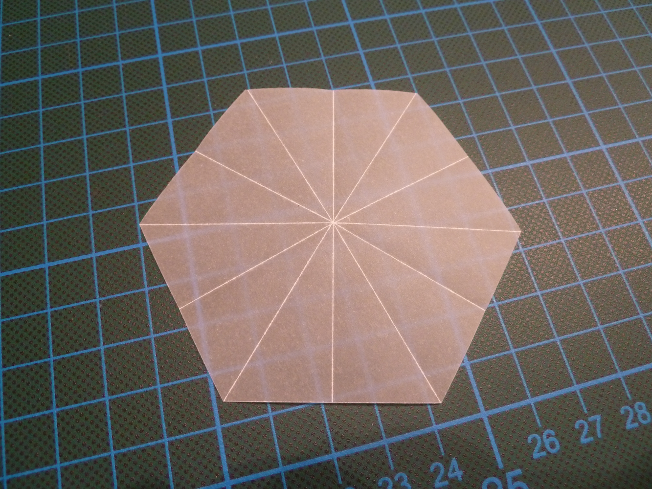 <p>Alle Halbierenden falten.</p>