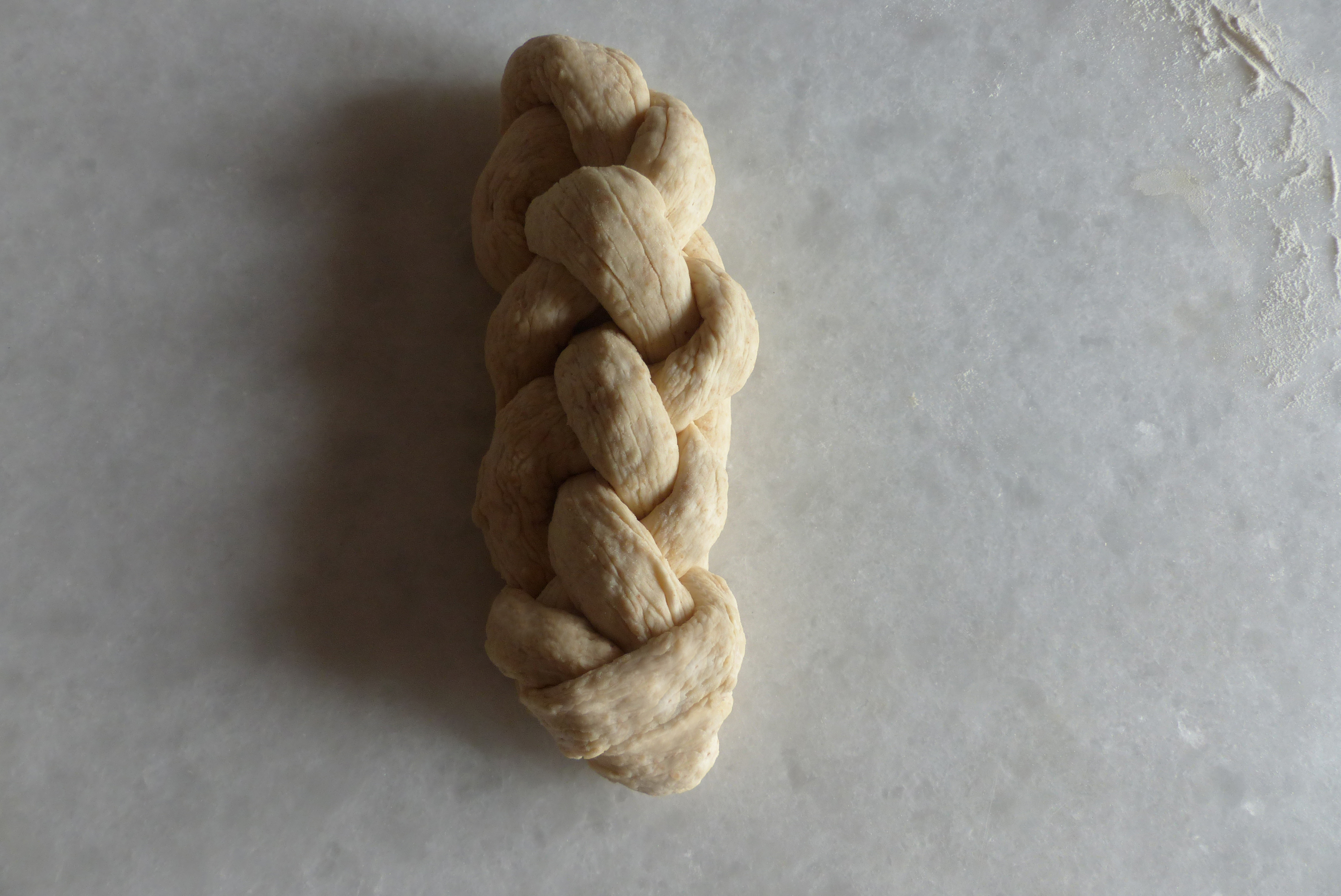 Zweistrangzopf bzw. „Kreuzzopf“ flechten