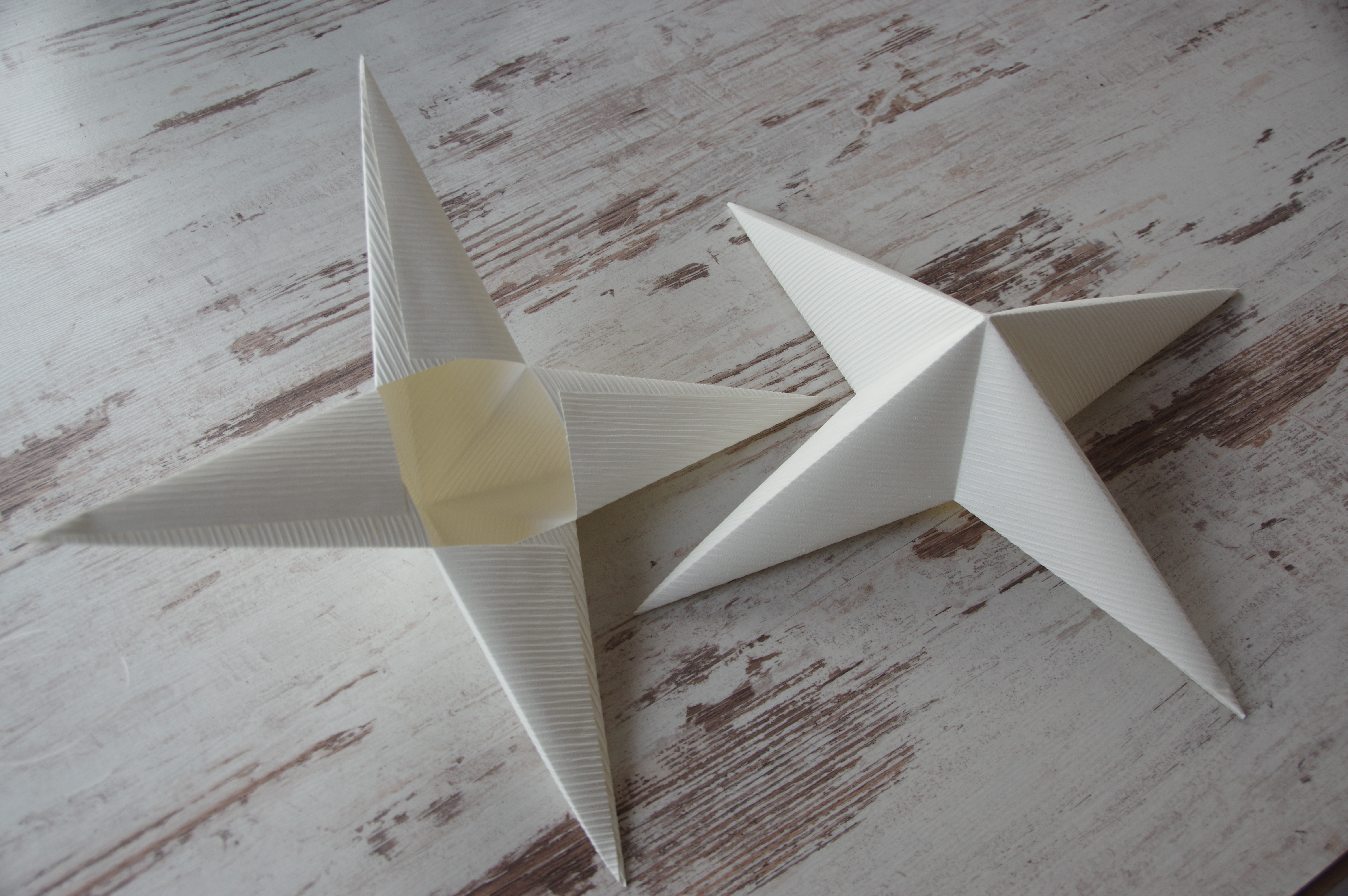 Faltsterne aus Tapete