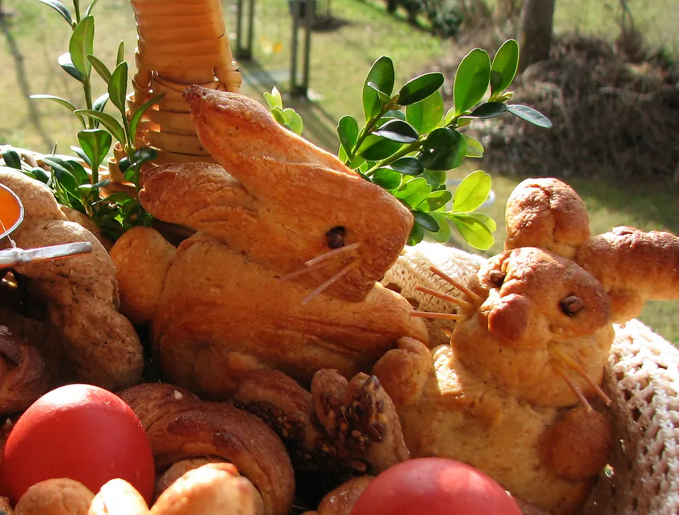 Osterhasen aus süßem Hefeteig