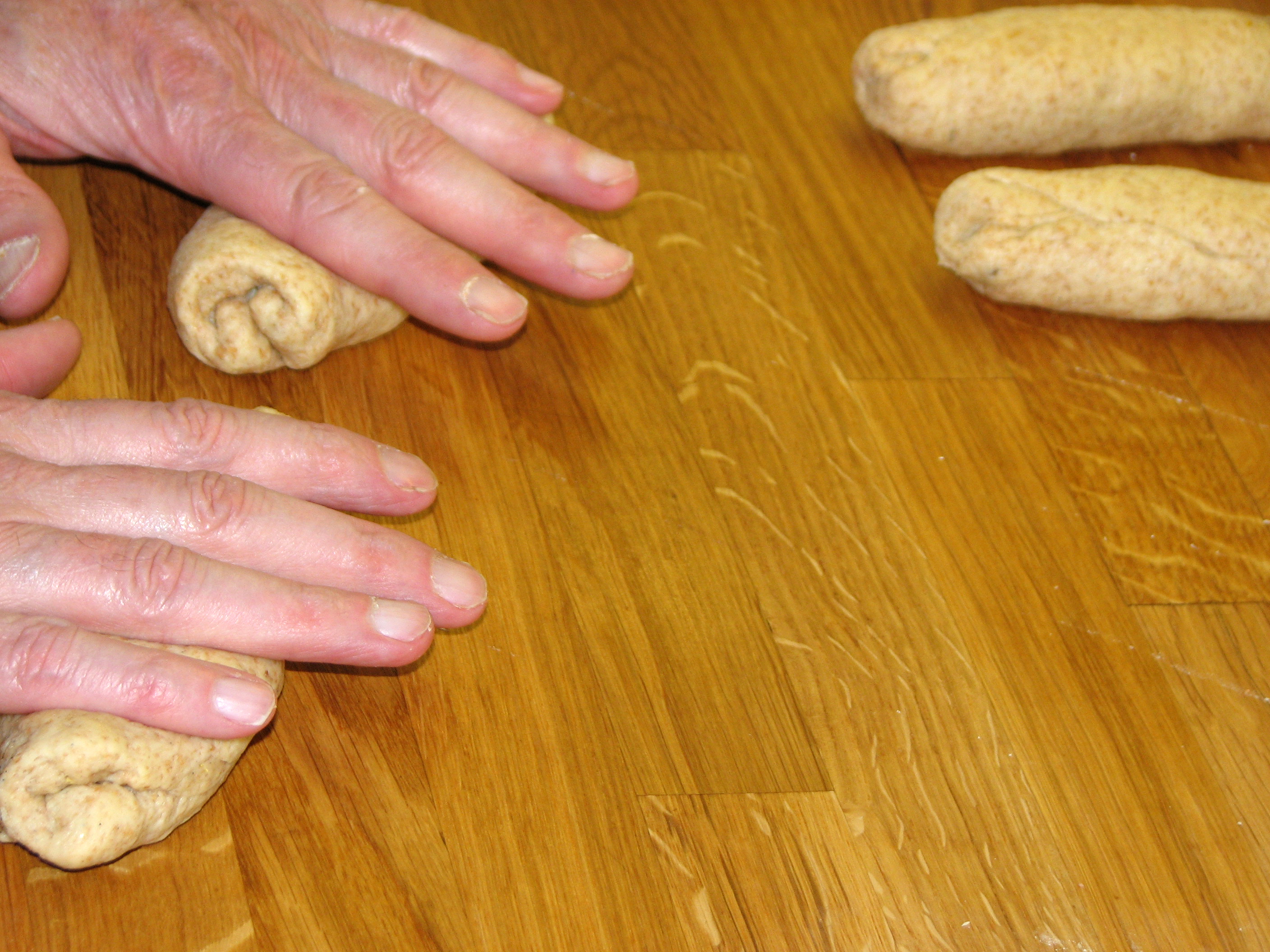 <p>... und zu kurzen, dicken Rollen aufgerollt.</p>