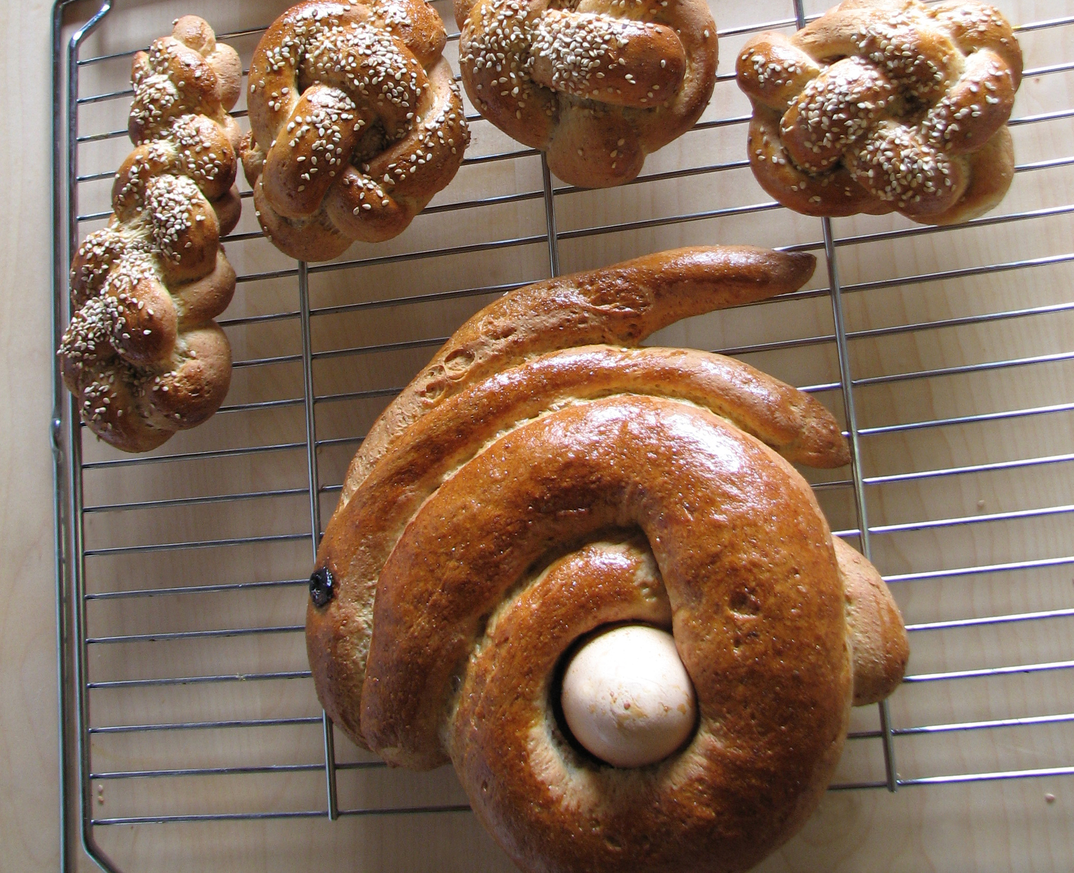 Osterhasen aus süßem Hefeteig