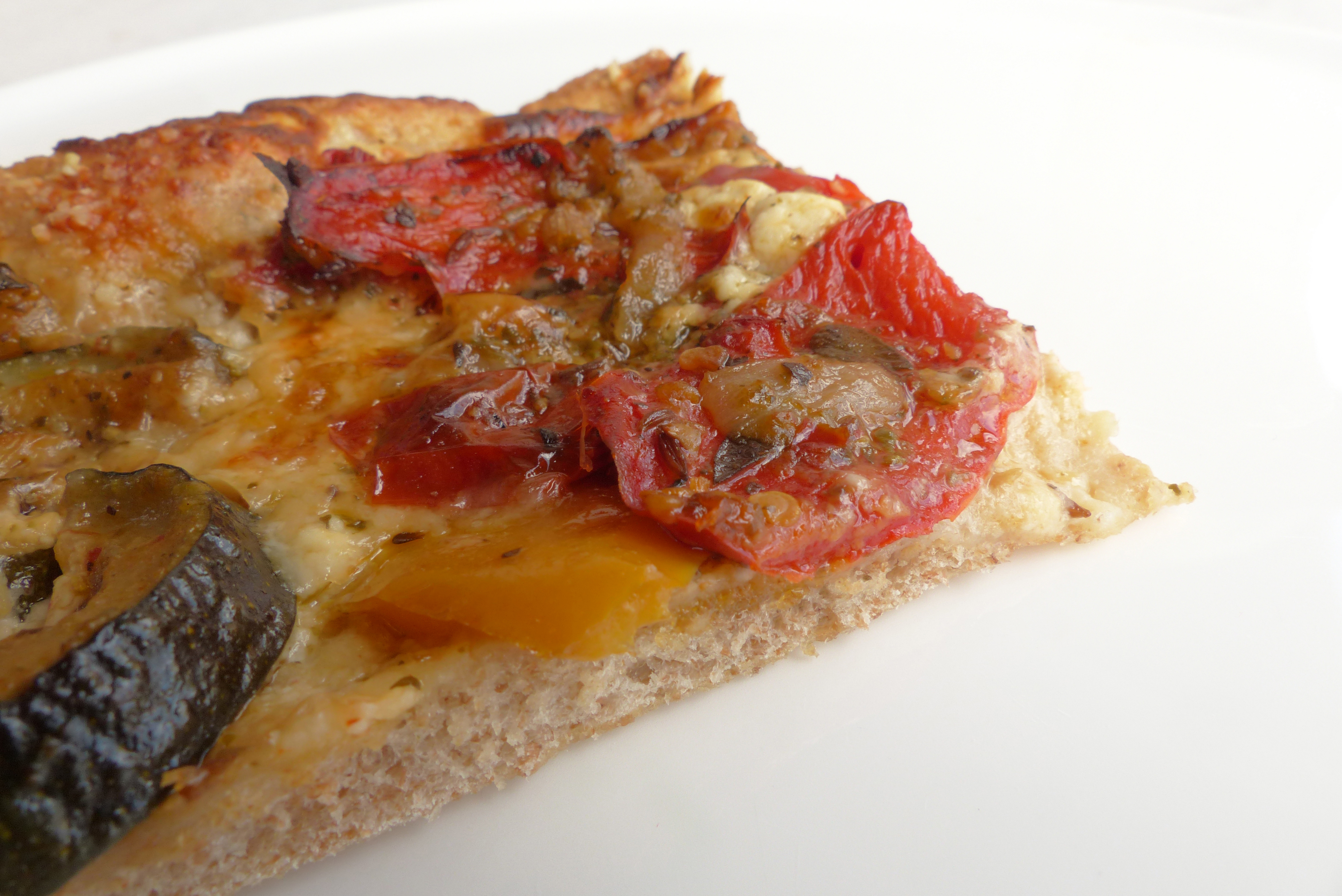 Pizza Bianca mit Zucchini und Paprika