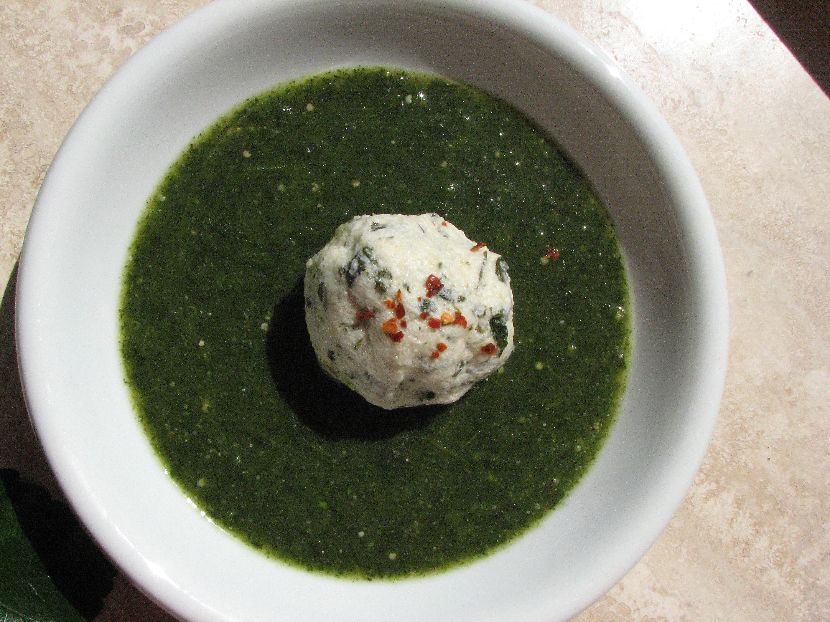 Malvenknöderl mit Wildkräutercreme