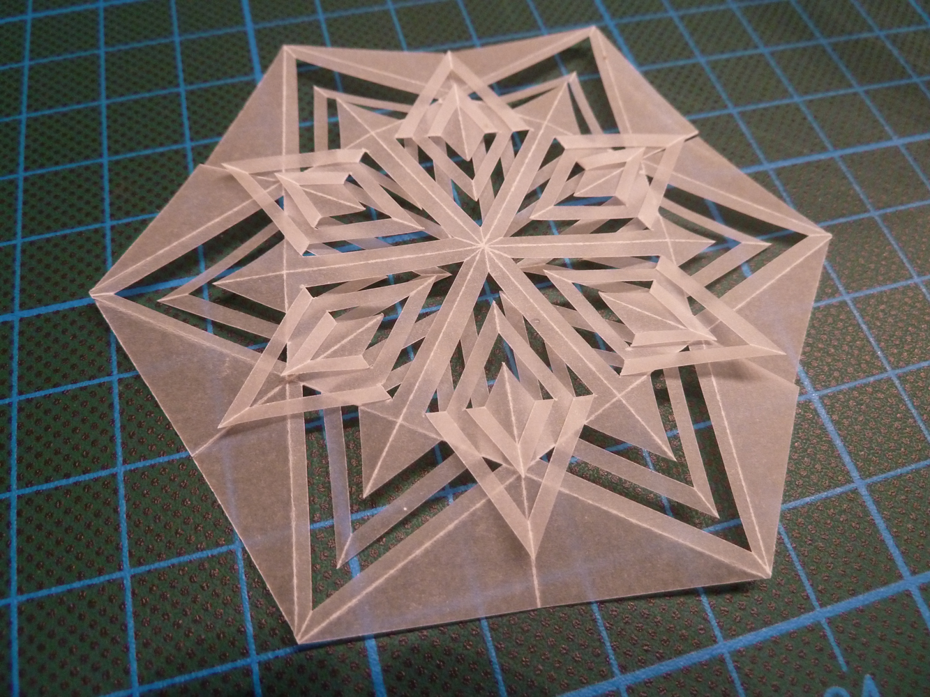 <p>...und innere Spitzen jede 2. nach außen falten!</p>