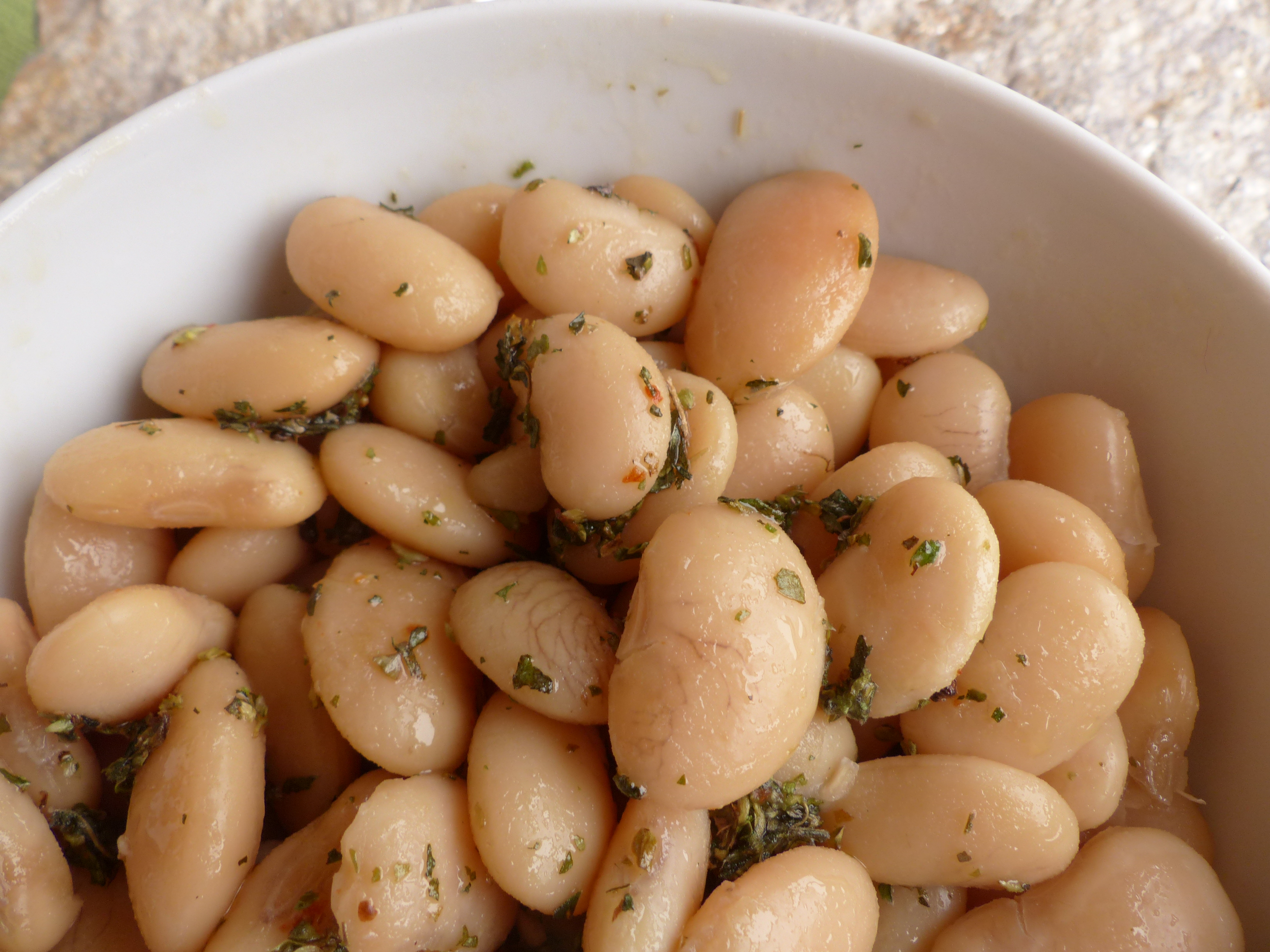 <p>Selbst gekochte <a href="https://dev.wildfind.com/node/7344">weiße Bohnen</a></p>