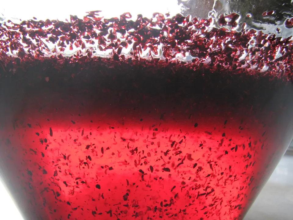 Kräuterlikör "Herzfreund",  mit Wildfrüchten