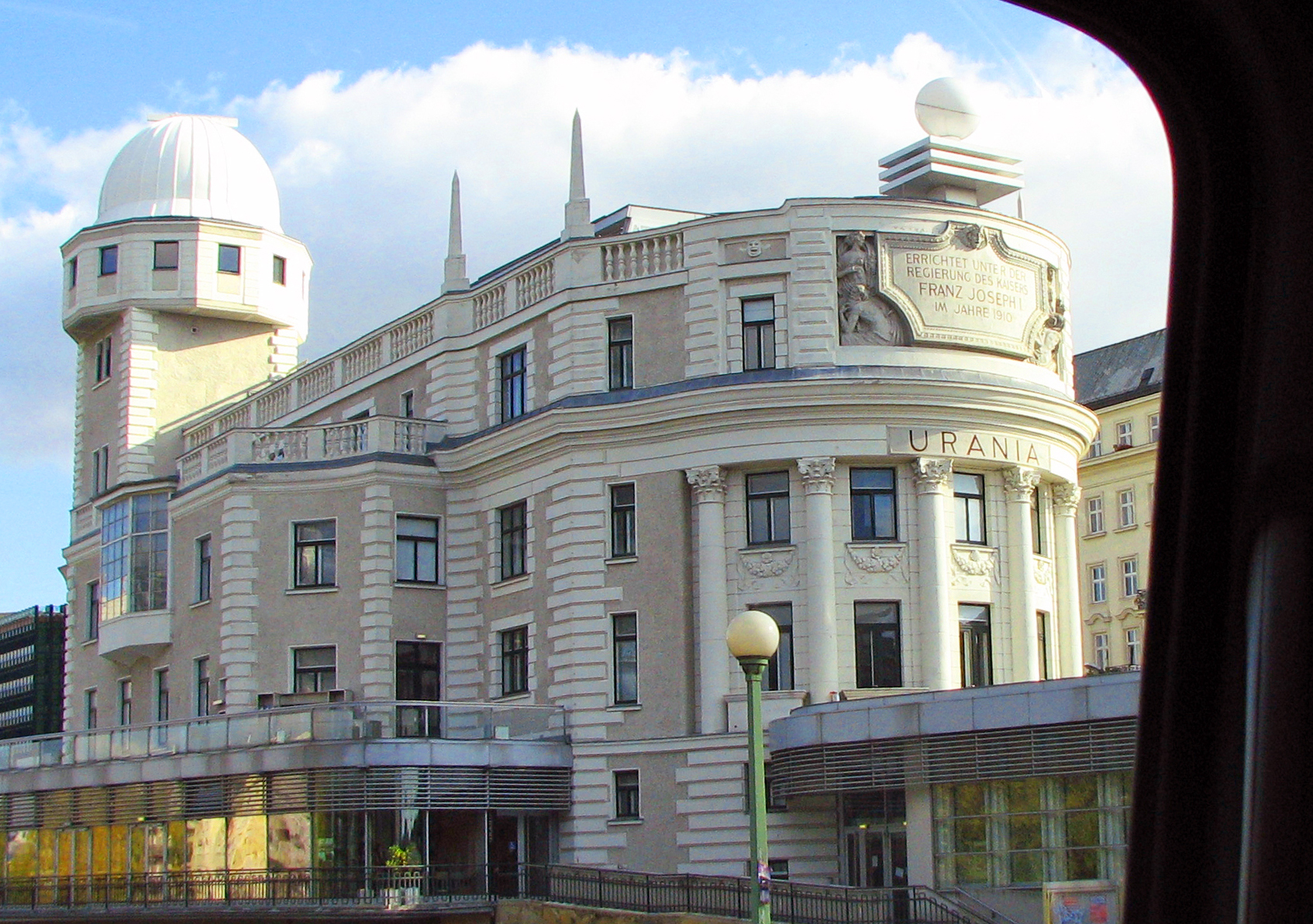 <p><span><span><span><a href="https://de.wikipedia.org/wiki/Urania_(Wien) ">Die Urania</a>,  ein innovatives </span></span></span><span><span><span><span>Volksbildungshaus<span> mit </span></span></span></span></span>Sternwarte im neubarocken Stil   </p>