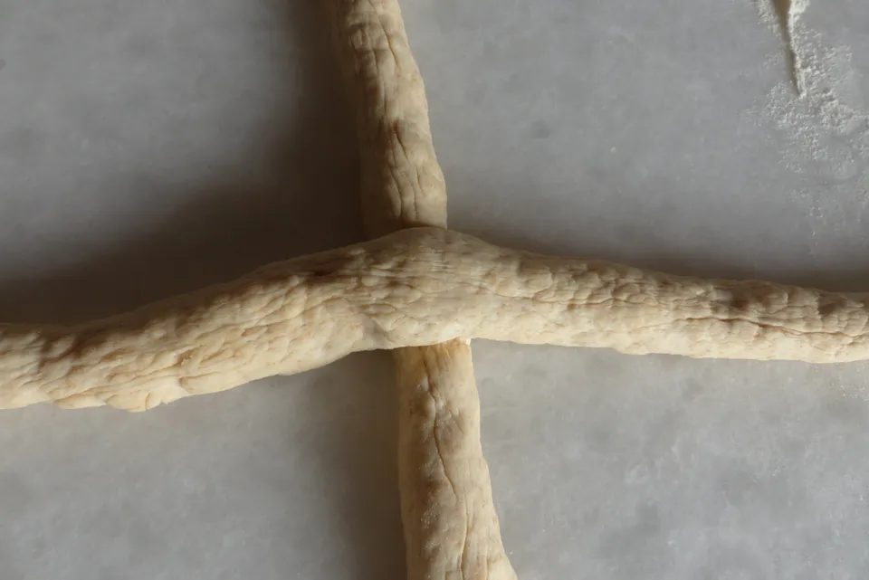 Zweistrangzopf bzw. „Kreuzzopf“ flechten