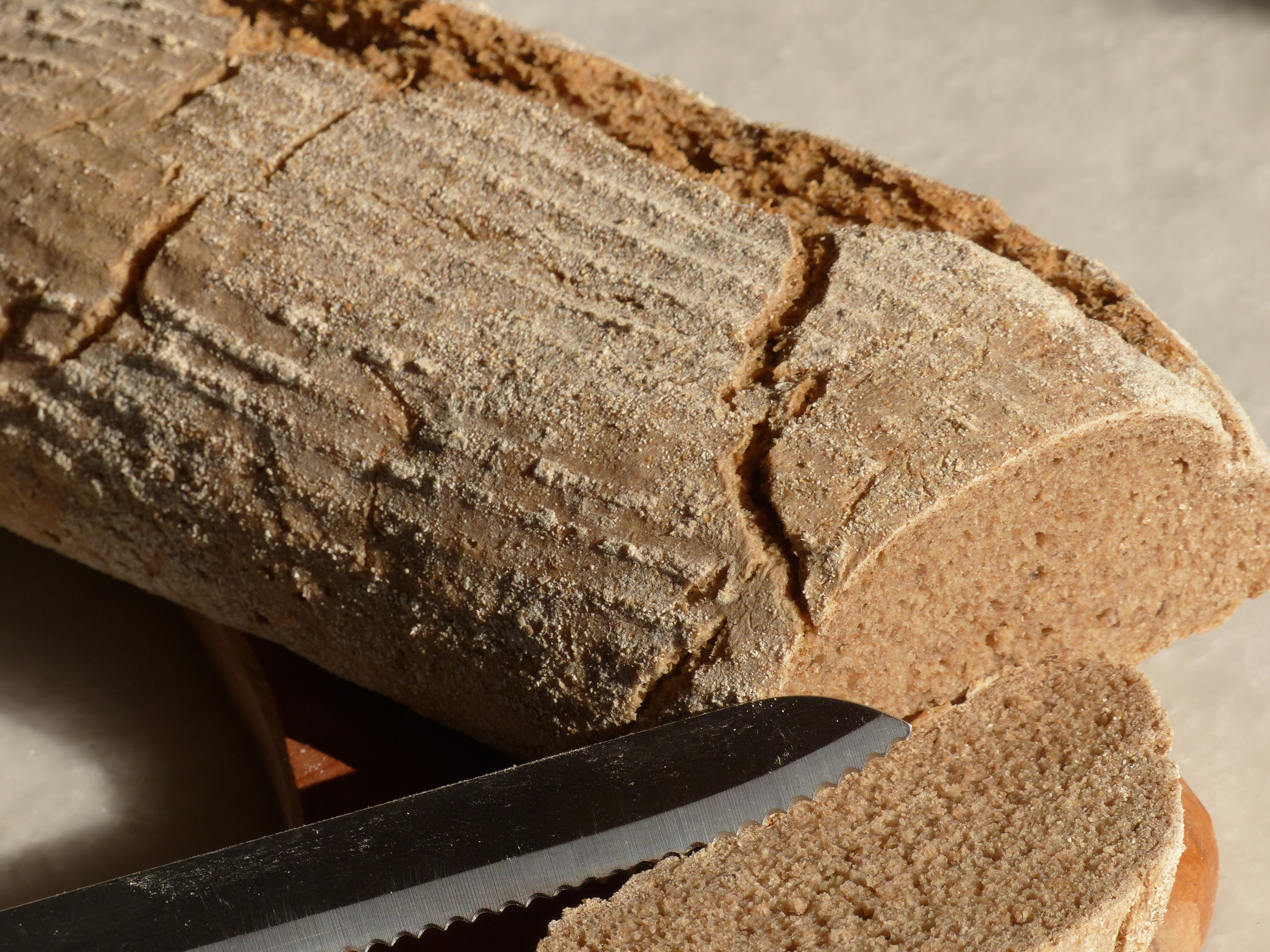 Roggen-Dinkel-Mischbrot mit Sauerteig