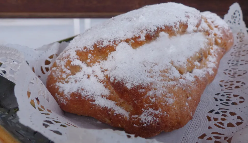 Christstollen aus Hefeteig